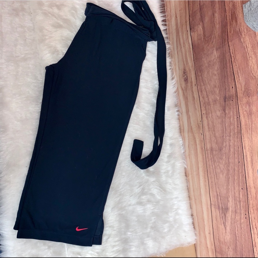 Nike Crop leggings with attached belt Medium